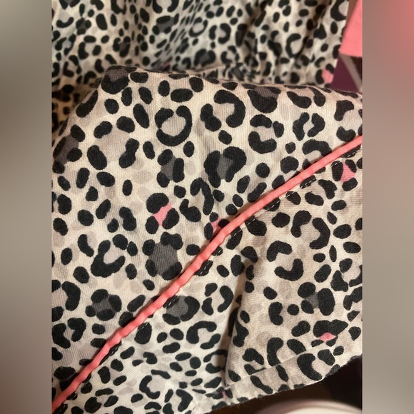 Victoria’s Secret Leopard Print Petite PJ Set - Picture 4 of 4